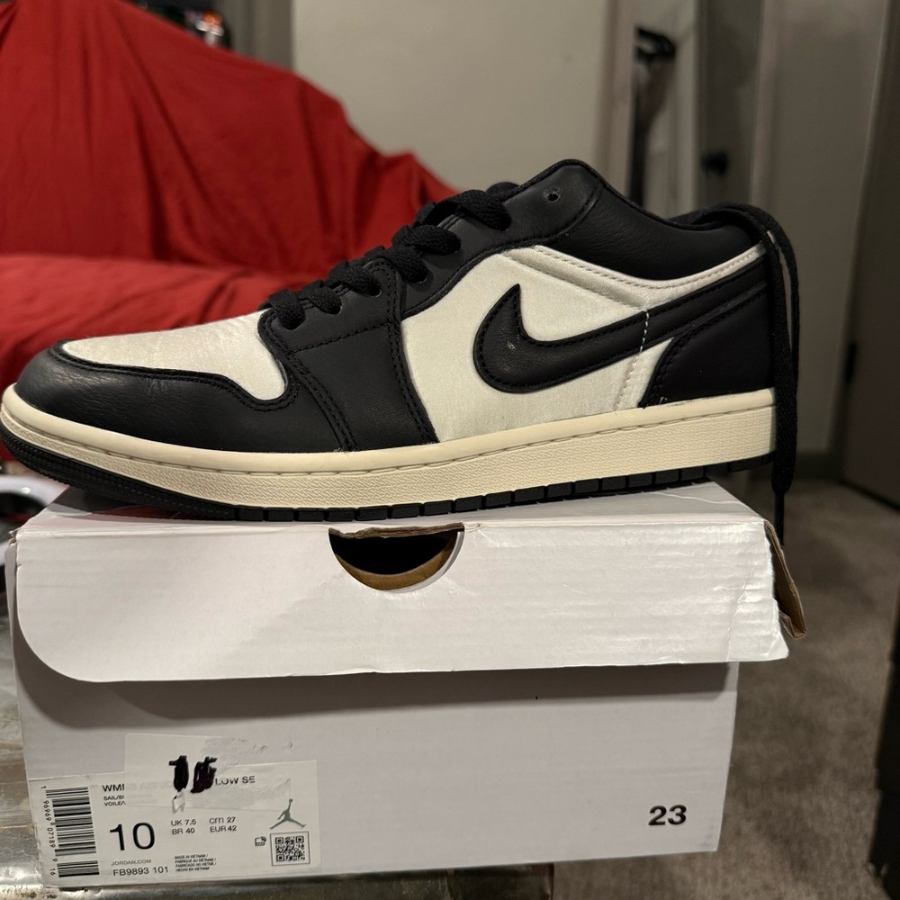 Jordan Women's Black and White Sneakers